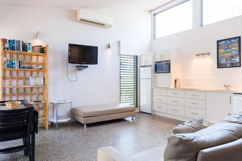 By The Beach B&B Self Contained Apartments - Yamba Accommodation 9