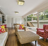 Summery spacious 4 bed home in Kurraba Point - Yamba Accommodation