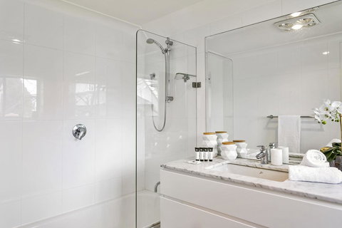 Summery, Spacious 4 Bed Home In Kurraba Point - Yamba Accommodation 8