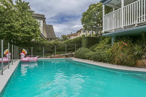 Summery, Spacious 4 Bed Home In Kurraba Point - Yamba Accommodation 10