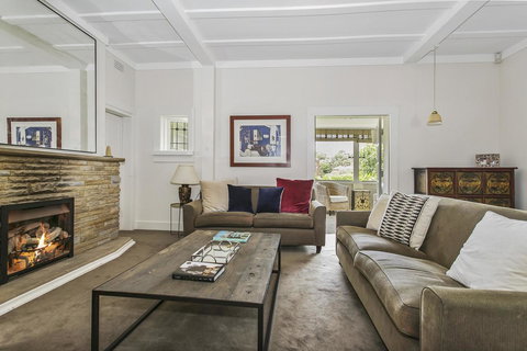 Summery, Spacious 4 Bed Home In Kurraba Point - Yamba Accommodation 11