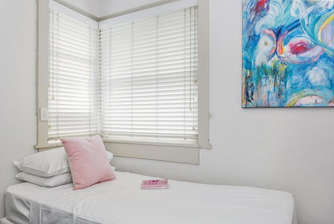 Summery, Spacious 4 Bed Home In Kurraba Point - Yamba Accommodation 6