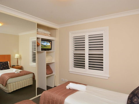 Villa De Saran Located Within Cypress Lakes - Yamba Accommodation 10