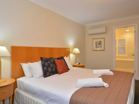 Villa De Saran Located Within Cypress Lakes - Yamba Accommodation 5