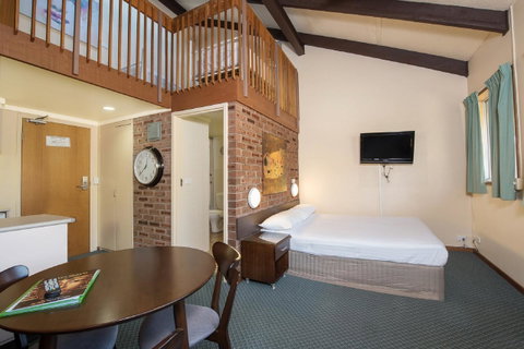 Alpine Gables - Yamba Accommodation 16