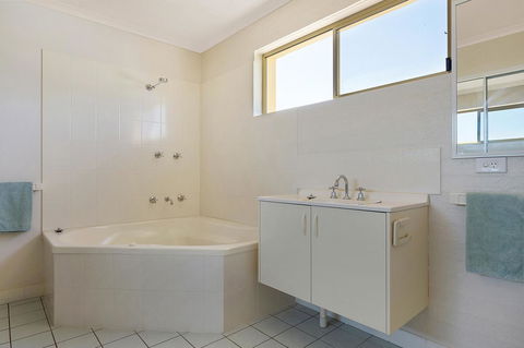 Baywatch Apartments Merimbula - Yamba Accommodation 16