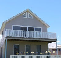 Red Waratah - Yamba Accommodation