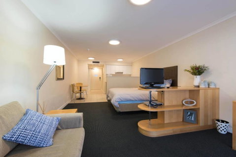 Grande Esplanade Studio - Yamba Accommodation 6