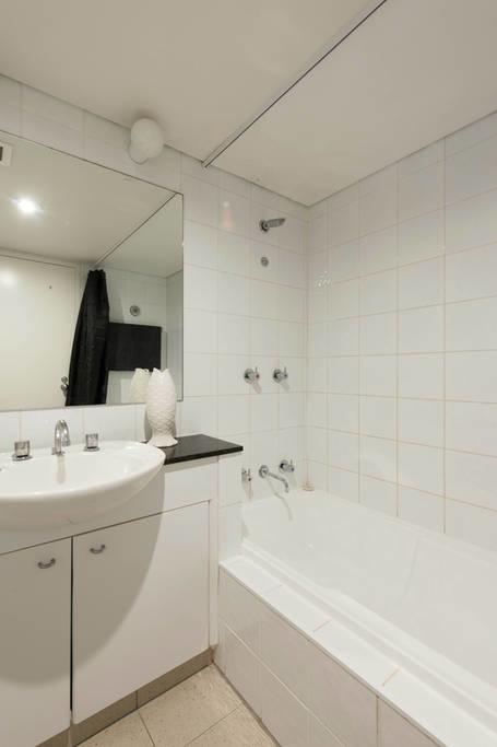 Grande Esplanade Studio - Yamba Accommodation 11