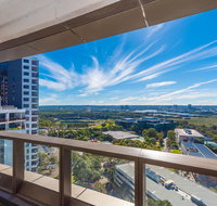 Olympic park Sunshine 2 bedrooms Apts with Private parking