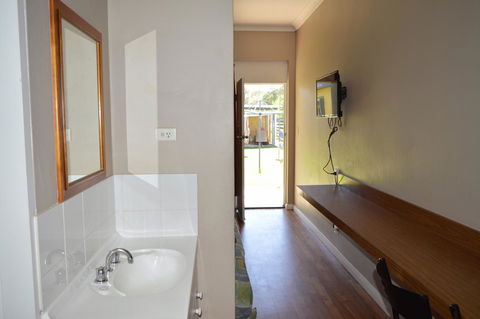 Brolga Hotel Motel - Coleambally - Yamba Accommodation 3