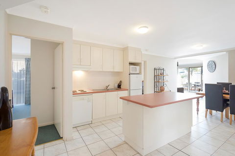 Black Dolphin Resort Motel & Apartments - Yamba Accommodation 5