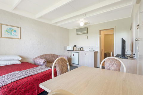Black Dolphin Resort Motel & Apartments - Yamba Accommodation 14
