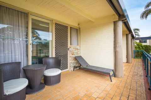 Black Dolphin Resort Motel & Apartments - Yamba Accommodation 9