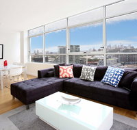 Gadigal Groove - Modern and Bright 3BR Executive Apartment in Zetland with Views - Yamba Accommodation