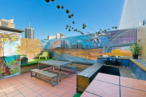 Mad Monkey Downtown - Yamba Accommodation 6