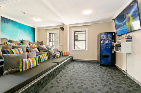 Mad Monkey Downtown - Yamba Accommodation 8