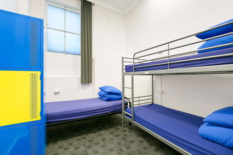 Mad Monkey Downtown - Yamba Accommodation 9