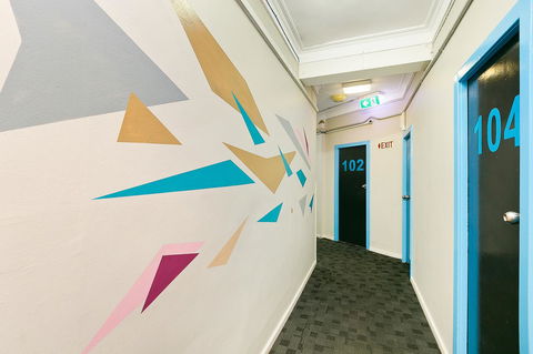 Mad Monkey Downtown - Yamba Accommodation 5