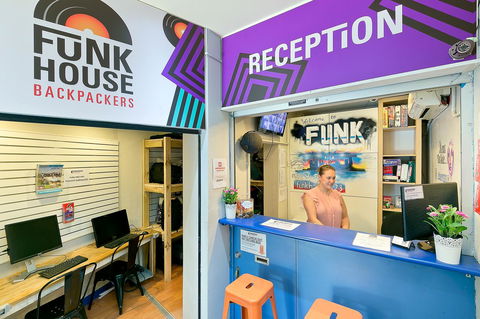 Mad Monkey Downtown - Yamba Accommodation 3