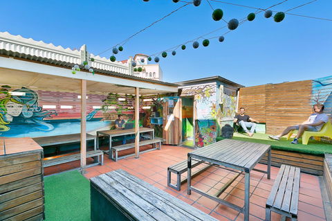 Mad Monkey Downtown - Yamba Accommodation 11