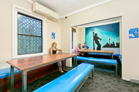 Mad Monkey Downtown - Yamba Accommodation 7