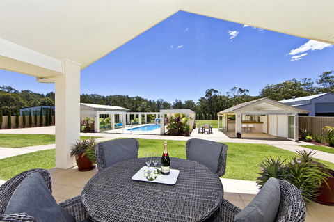 One Mile Mansion - Private Coastal Retreat FREE FAMILY ADVENTURE PASS - Yamba Accommodation 1