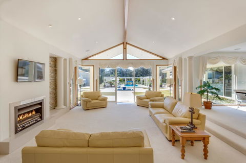 One Mile Mansion - Private Coastal Retreat FREE FAMILY ADVENTURE PASS - Yamba Accommodation 13