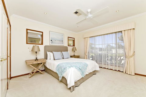 One Mile Mansion - Private Coastal Retreat FREE FAMILY ADVENTURE PASS - Yamba Accommodation 15