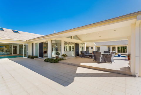 One Mile Mansion - Private Coastal Retreat FREE FAMILY ADVENTURE PASS - Yamba Accommodation 18