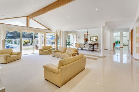 One Mile Mansion - Private Coastal Retreat FREE FAMILY ADVENTURE PASS - Yamba Accommodation 12