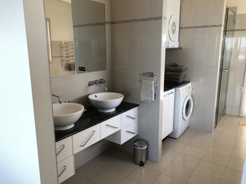 OceanScape Luxury Beachfront Villas - Yamba Accommodation 4