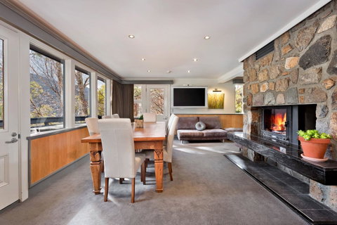 Pure Chalet Thredbo - Yamba Accommodation 14