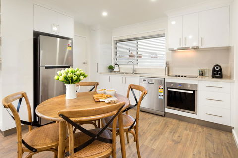 Sleeping In Style - Central & Sophisticated - Yamba Accommodation 6