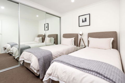 Sleeping In Style - Central & Sophisticated - Yamba Accommodation 7