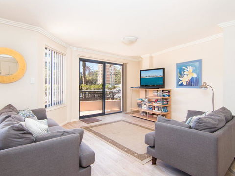 Millennium 102 With Pool In Complex - Yamba Accommodation 7