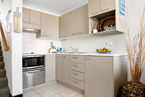 Relaxed Beachside Living - Yamba Accommodation 6