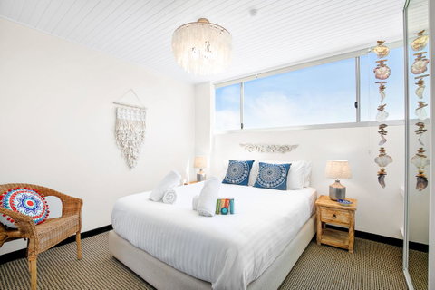 Relaxed Beachside Living - Yamba Accommodation 11
