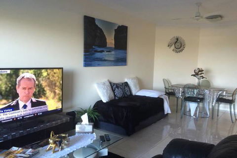 Nomikis\'On The Avenue - Yamba Accommodation 18