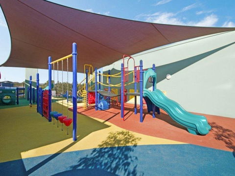 Nomikis\'On The Avenue - Yamba Accommodation 7