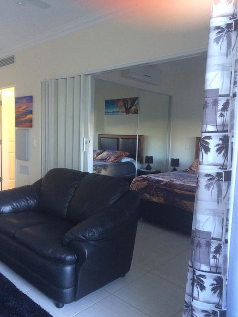 Nomikis\'On The Avenue - Yamba Accommodation 14