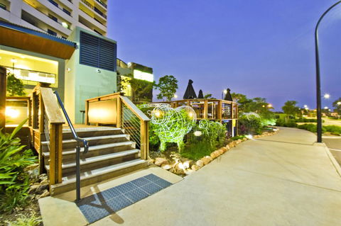 Nomikis\'On The Avenue - Yamba Accommodation 2