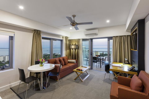 Oaks Darwin Elan Hotel - Yamba Accommodation 2