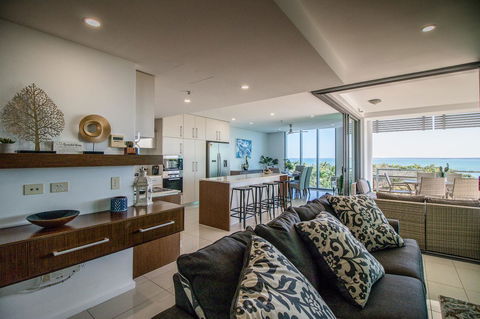 ZEN BY THE WATER - Esplanade Darwin Retreat - Yamba Accommodation 0