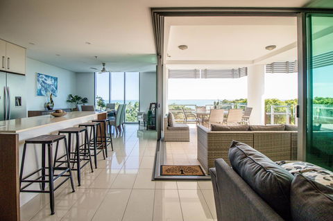 ZEN BY THE WATER - Esplanade Darwin Retreat - Yamba Accommodation 1