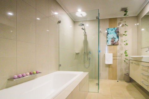 ZEN BY THE WATER - Esplanade Darwin Retreat - Yamba Accommodation 19