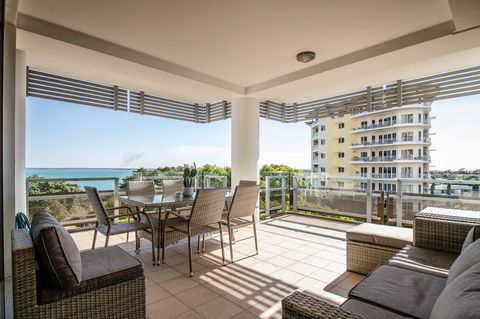 ZEN BY THE WATER - Esplanade Darwin Retreat - Yamba Accommodation 3