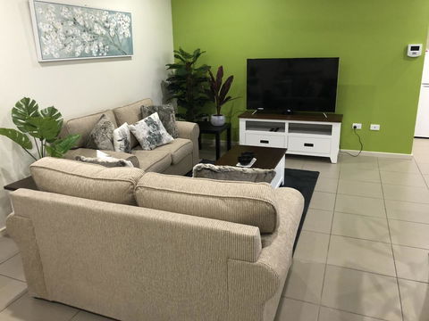 Darwin-Ocean Views, Tropical Getaway, Pool & Aircon - Yamba Accommodation 4