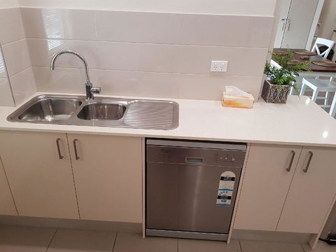 Darwin-Ocean Views, Tropical Getaway, Pool & Aircon - Yamba Accommodation 12
