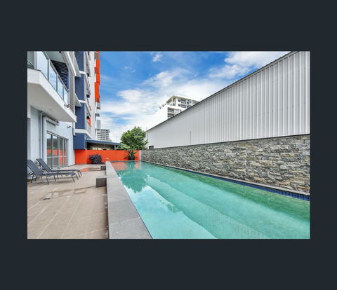 Darwin-Ocean Views, Tropical Getaway, Pool & Aircon - Yamba Accommodation 18